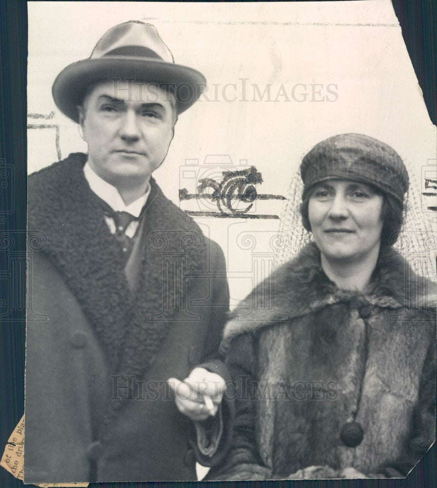 1924 British Poet &amp; Dramatist John Drinkwater &amp; Wife Press Photo - Historic Images