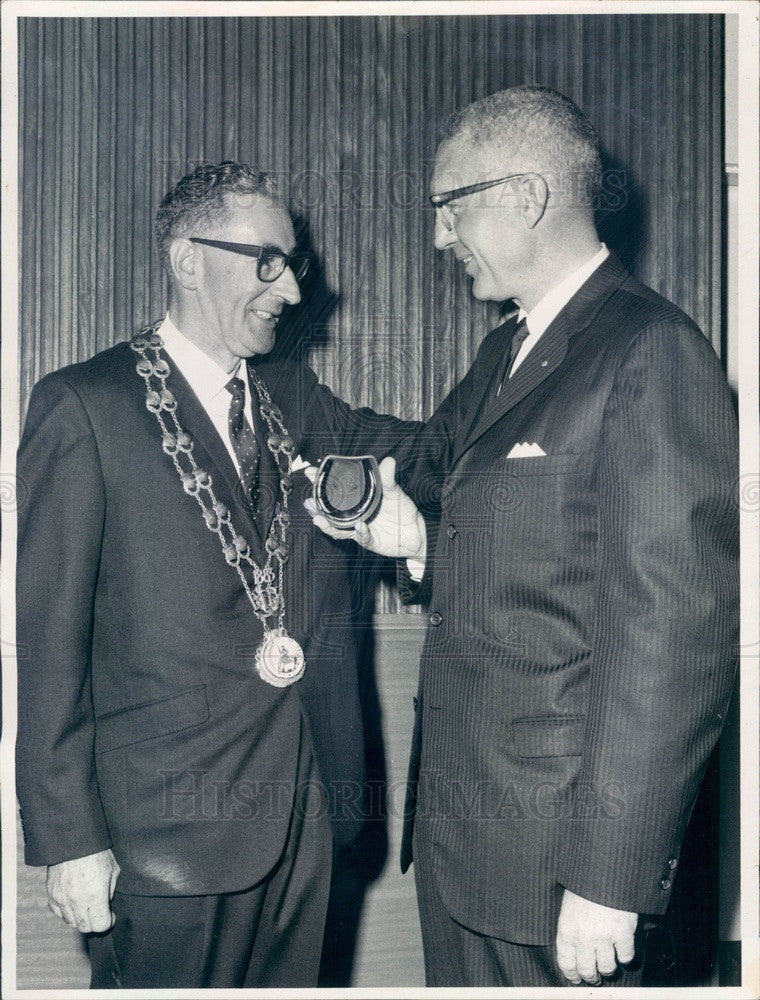 1966 Bega, Australia Mayor Dudley Goldberg & Harry Cole of Littleton Press Photo - Historic Images