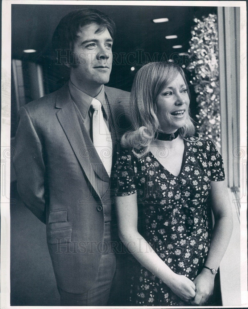 1971 Denver, Colorado Actors Dan & Rowena McNally Press Photo - Historic Images