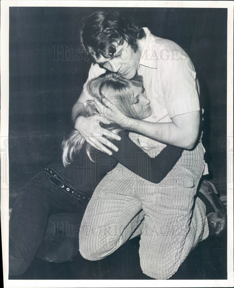 1972 Denver, Colorado Actors Dan & Rowena McNally Press Photo - Historic Images