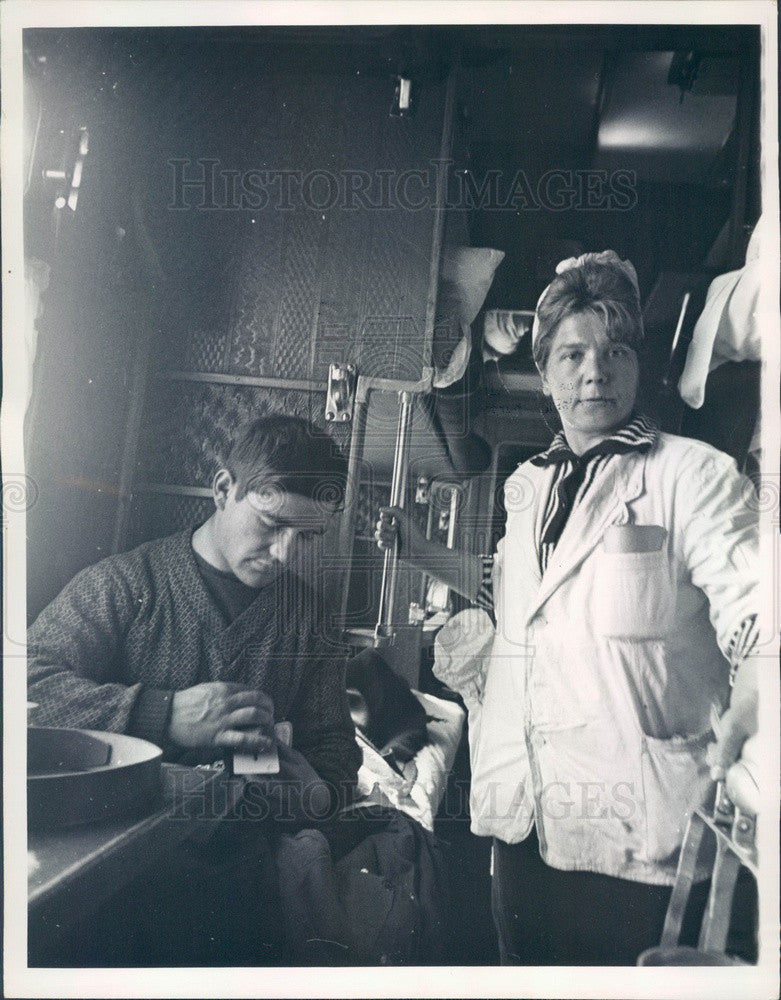 1965 Russia Trans-Siberian Railroad Food Hawker Press Photo - Historic Images