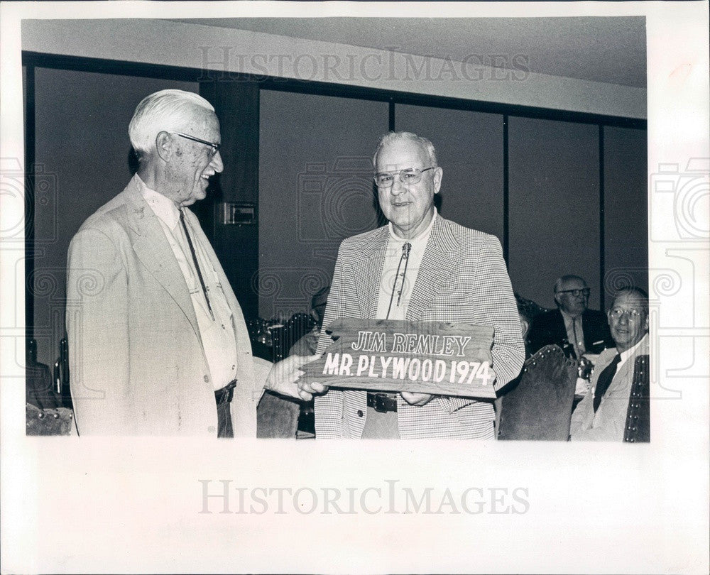 1974 Sun City Center, FL Sawdust Engineers Ellis Hansen & Jim Remley Press Photo - Historic Images