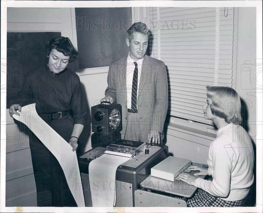 1960 CO Univ Psychology Professors Nell Fahrion & Dr. Howard Gruber Press Photo - Historic Images