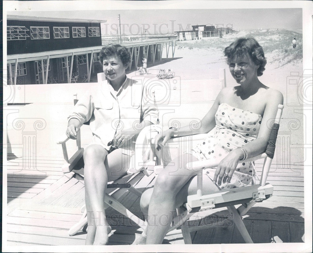 1954 Denver, CO Residents Mrs Don Fowler &amp; Mrs John Hodgson Press Photo - Historic Images