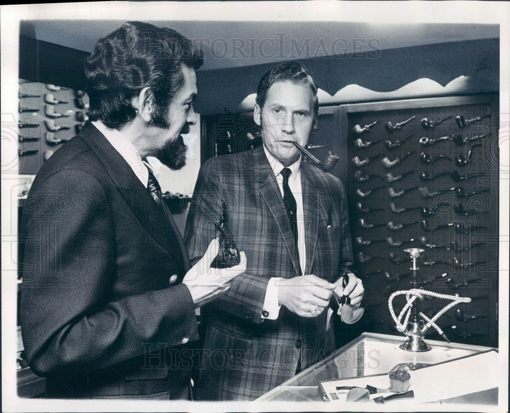 1971 Denver, CO Tobacco Shop Owner Jerri Goodman &amp; Gordon Yates Press Photo - Historic Images