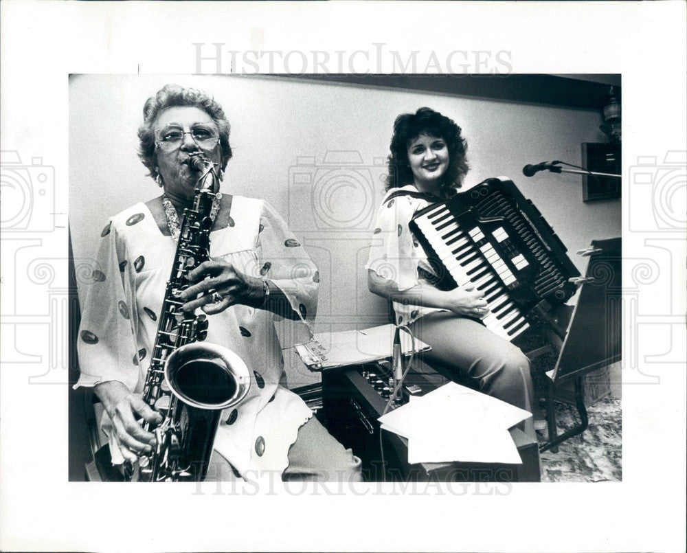 1984 Seminole, Florida Singer Bonnie Shramo &amp; Rosalind Lawrence Press Photo - Historic Images