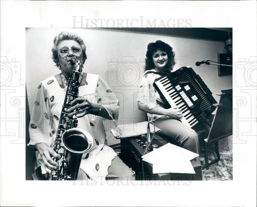 1984 Seminole, Florida Singer Bonnie Shramo & Rosalind Lawrence Press Photo - Historic Images