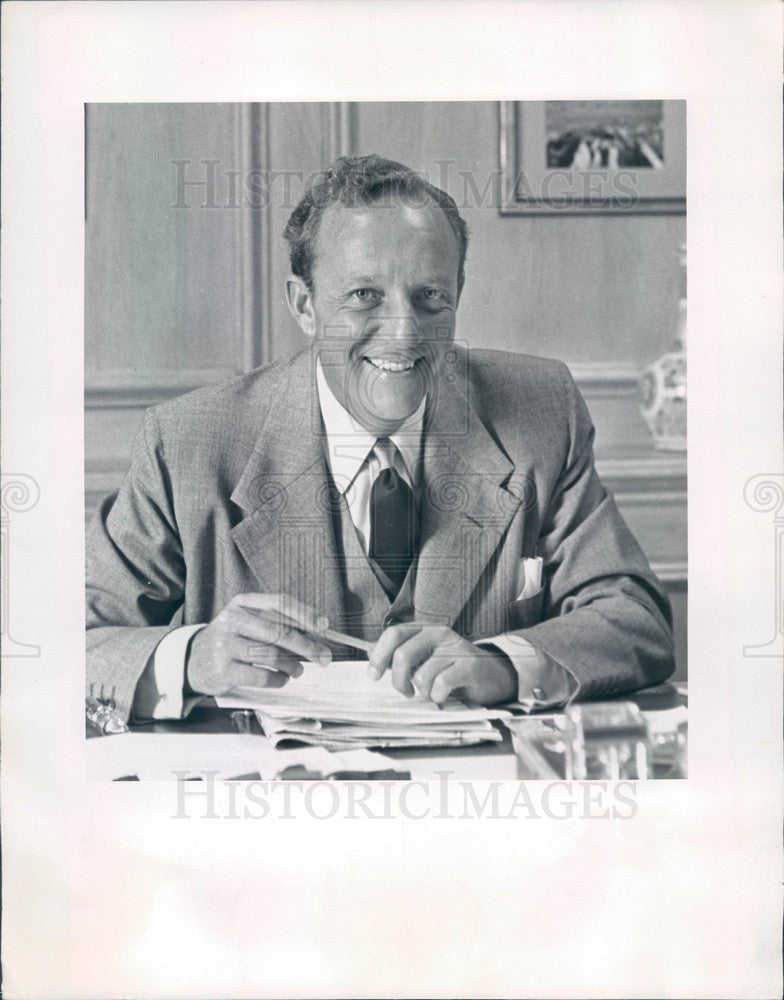 1949 Cambridge, MA Lever Brothers Co President Charles Luckman Press Photo - Historic Images