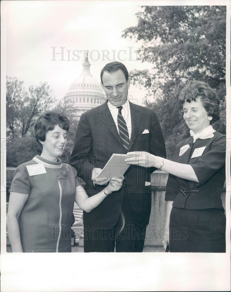 1967 Colorado Congressman Frank Evans & CO League of Women Voters Press Photo - Historic Images