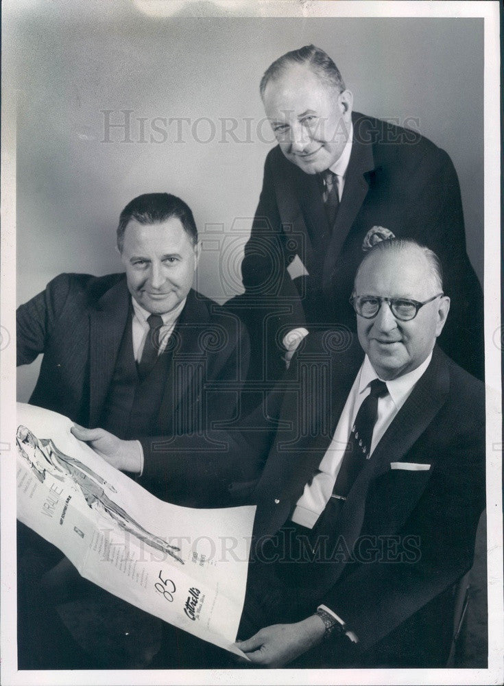 1960 Esquire Magazine VP Jerry Jontry, Fashion Dir Oscar Schoeffler Press Photo - Historic Images