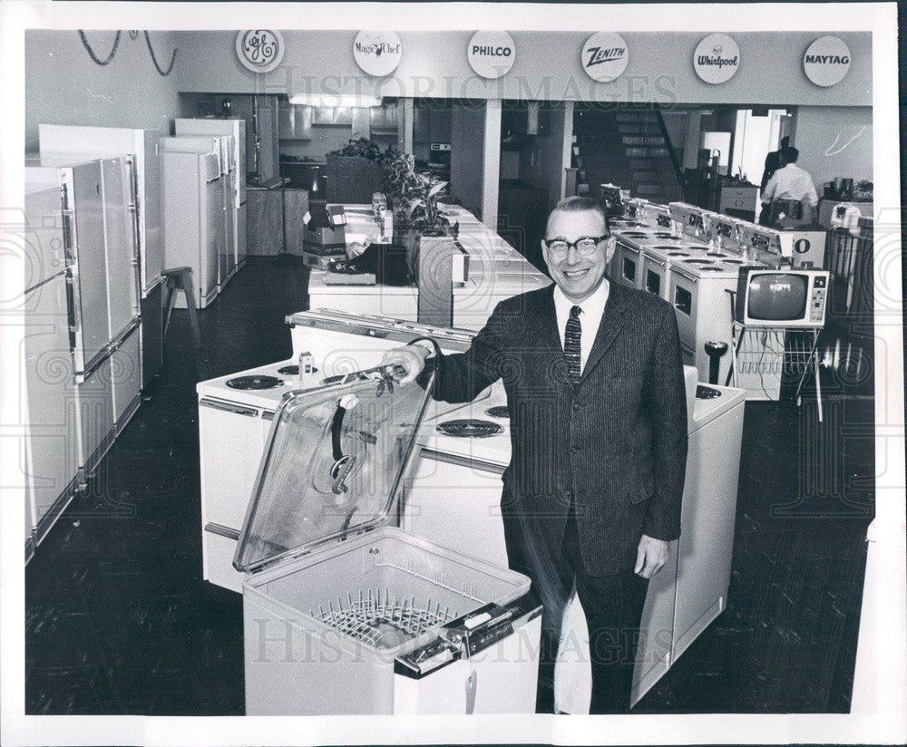 1959 Denver, CO Downing&#39;s Inc Appliance Store President Sam Bloom Press Photo - Historic Images