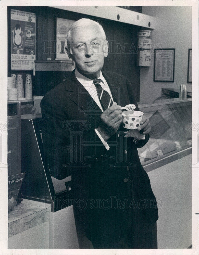 1973 British/American Broadcaster Alistair Cooke Press Photo - Historic Images