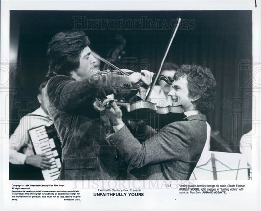 1984 Actors Dudley Moore & Armand Assante in Unfaithfully Yours Press Photo - Historic Images