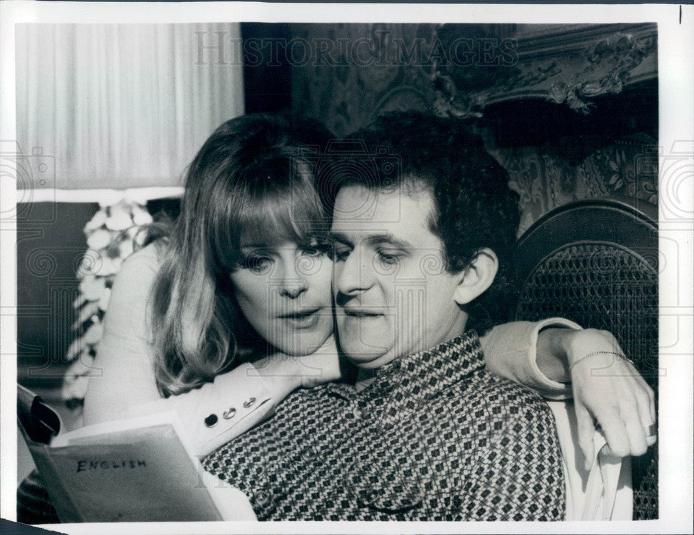 1971 Hollywood Actors Elke Sommer &amp; Peter Bonerz Press Photo - Historic Images