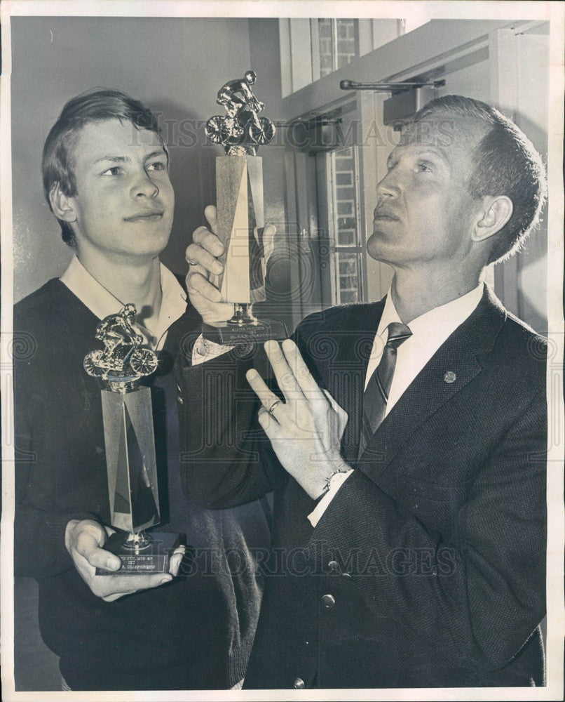 1967 Denver, Colorado Cycling Champs Jim Crist &amp; John Prieditis Press Photo - Historic Images