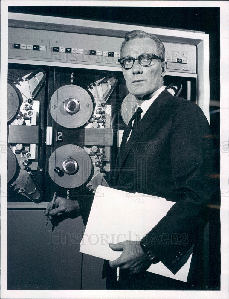 1964 News Anchor Frank McGee &amp; RCA Computer for Election Analysis Press Photo - Historic Images