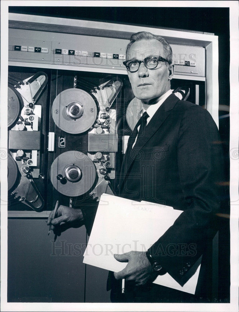 1964 News Anchor Frank McGee & RCA Computer for Election Analysis Press Photo - Historic Images