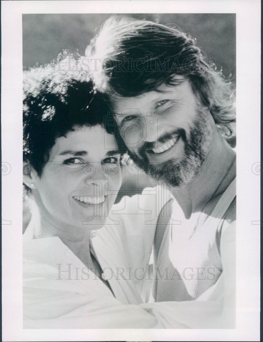1980 Hollywood Actors Ali MacGraw & Kris Kristofferson Press Photo - Historic Images