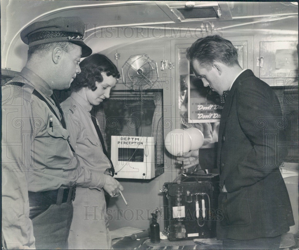 1938 Denver, Colorado Drunk Drivers Balloon Breath Test Demo Press Photo - Historic Images