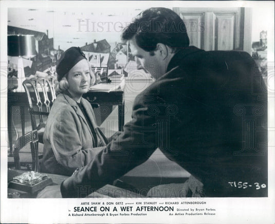 Undated Actors Mark Eden & Kim Stanley in Seance on a Wet Afternoon Press Photo - Historic Images