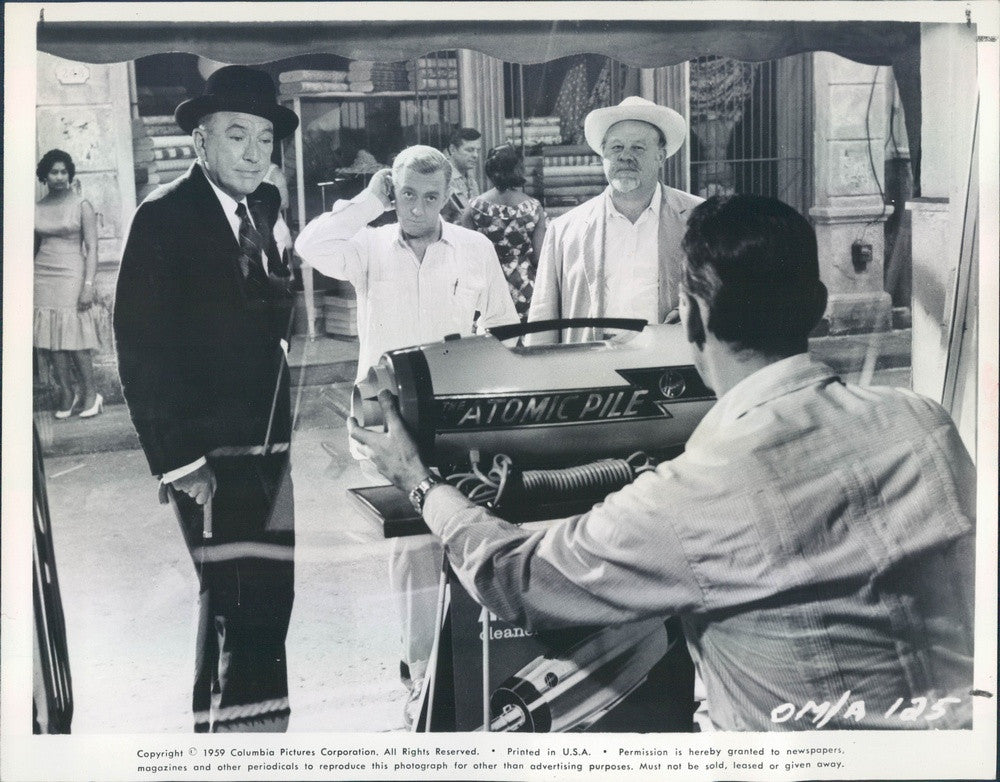 1960 Hollywood Actors Alec Guinness/Noel Coward/Burl Ives Press Photo - Historic Images