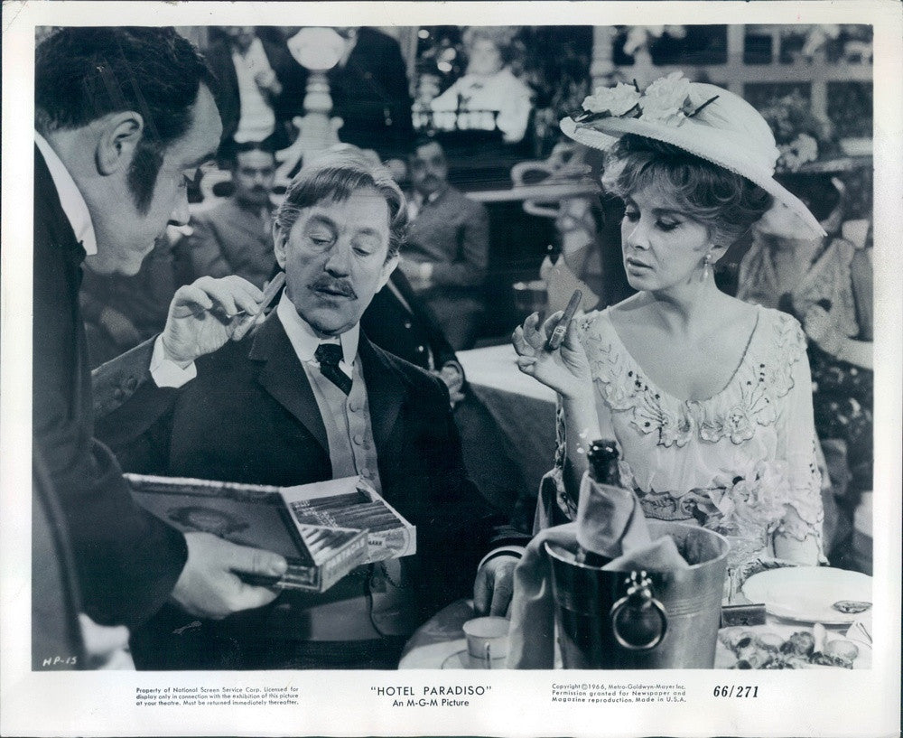 1966 Actors Alec Guinness/Gina Lollobrigida in Hotel Paradiso Press Photo - Historic Images