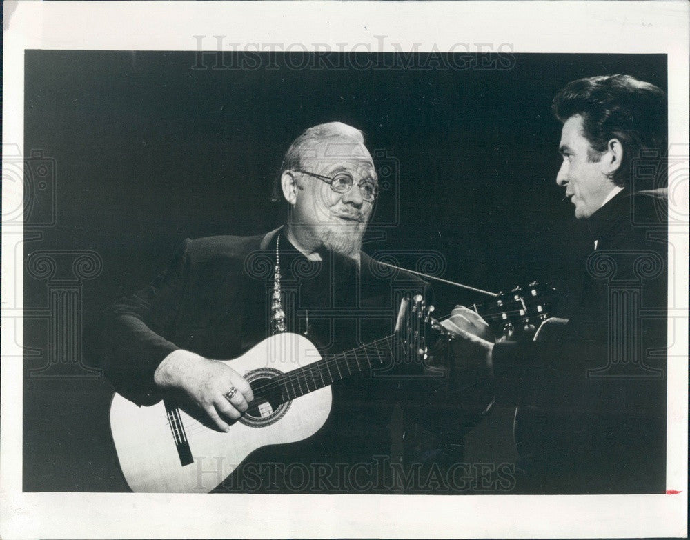 1970 Broadway &amp; Hollywood Actor &amp; Singer Burl Ives &amp; Johnny Cash Press Photo - Historic Images