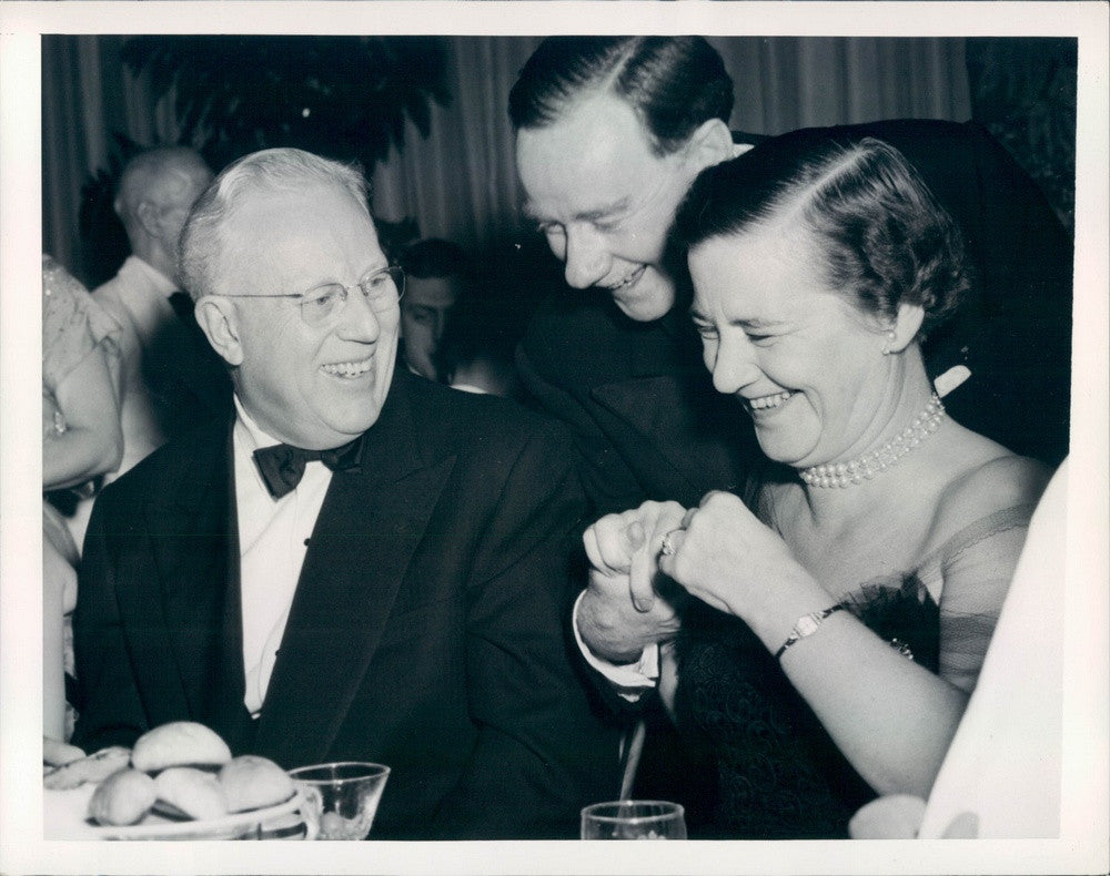 1954 US Chief Justice Earl Warren &amp; Mrs. Munthe Morgenstern Press Photo - Historic Images