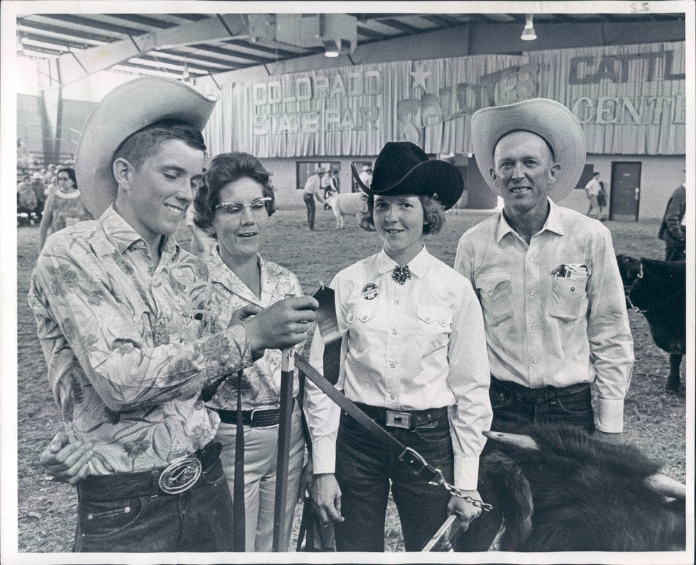 1967 Greeley, Colorado Cattle Ranchers Del Mathias &amp; Family Press Photo - Historic Images