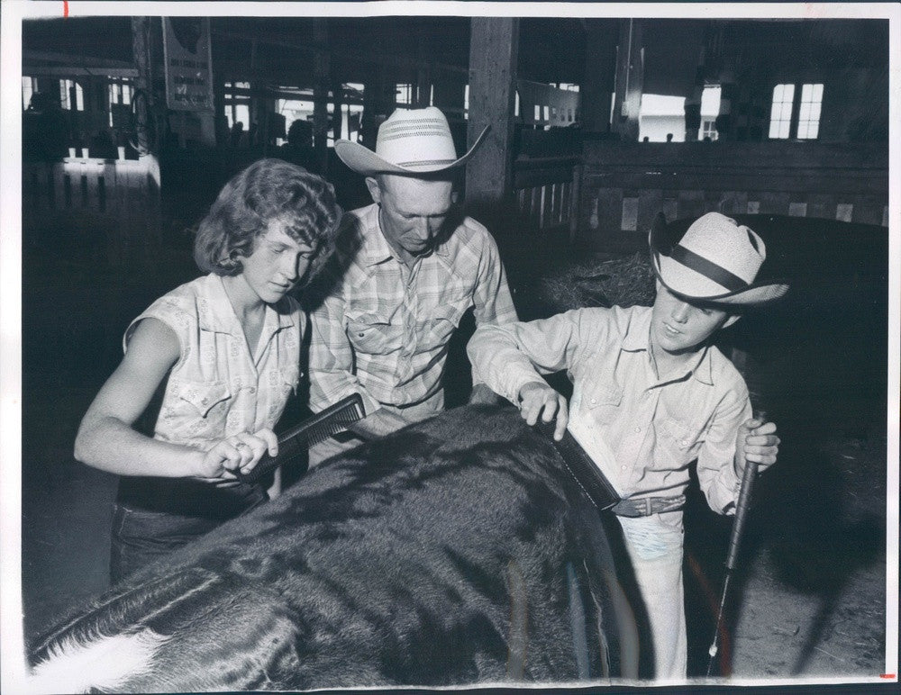 1963 Greeley, Colorado Cattle Ranchers Del Mathias &amp; Family Press Photo - Historic Images