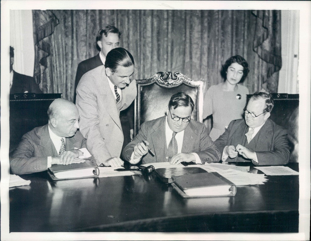 1934 New York City Mayor La Guardia, Bernard Deutsch, McGoldrick Press Photo - Historic Images