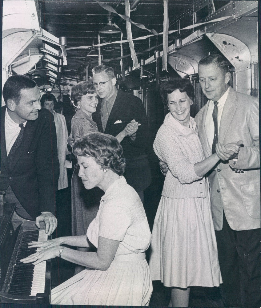 1961 Denver, Colorado Bailemos Dance Club Train Party Press Photo - Historic Images