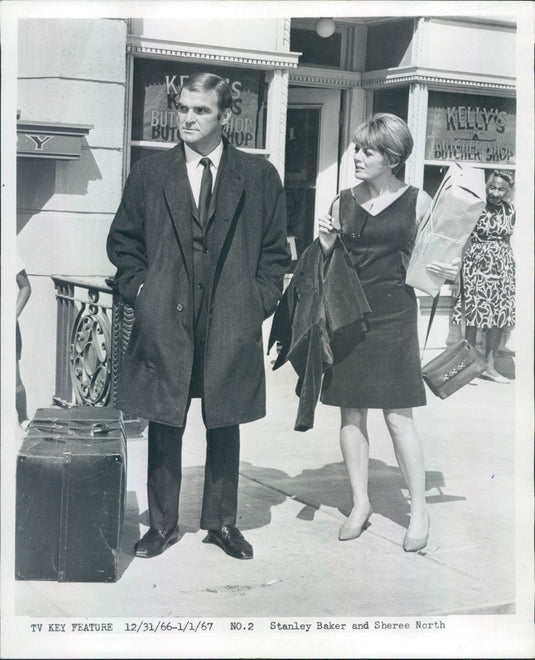 1966 Actors Stanley Baker & Sheree North Press Photo - Historic Images