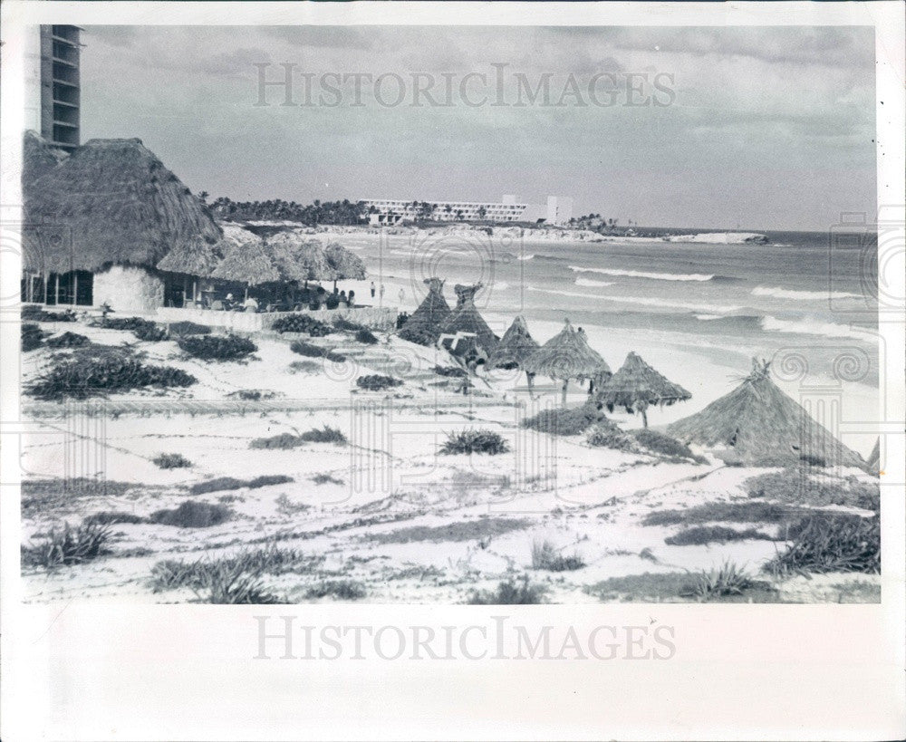 1979 Cancun, Mexico Beach by Chac-Mool Restaurant Press Photo - Historic Images