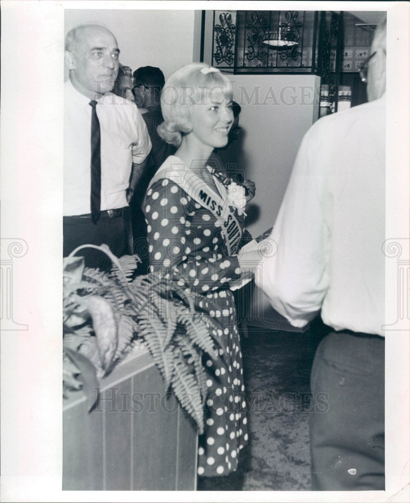 1966 Florida Miss Southern Belle Karen Shuey &amp; Builder Phil Swartz Press Photo - Historic Images