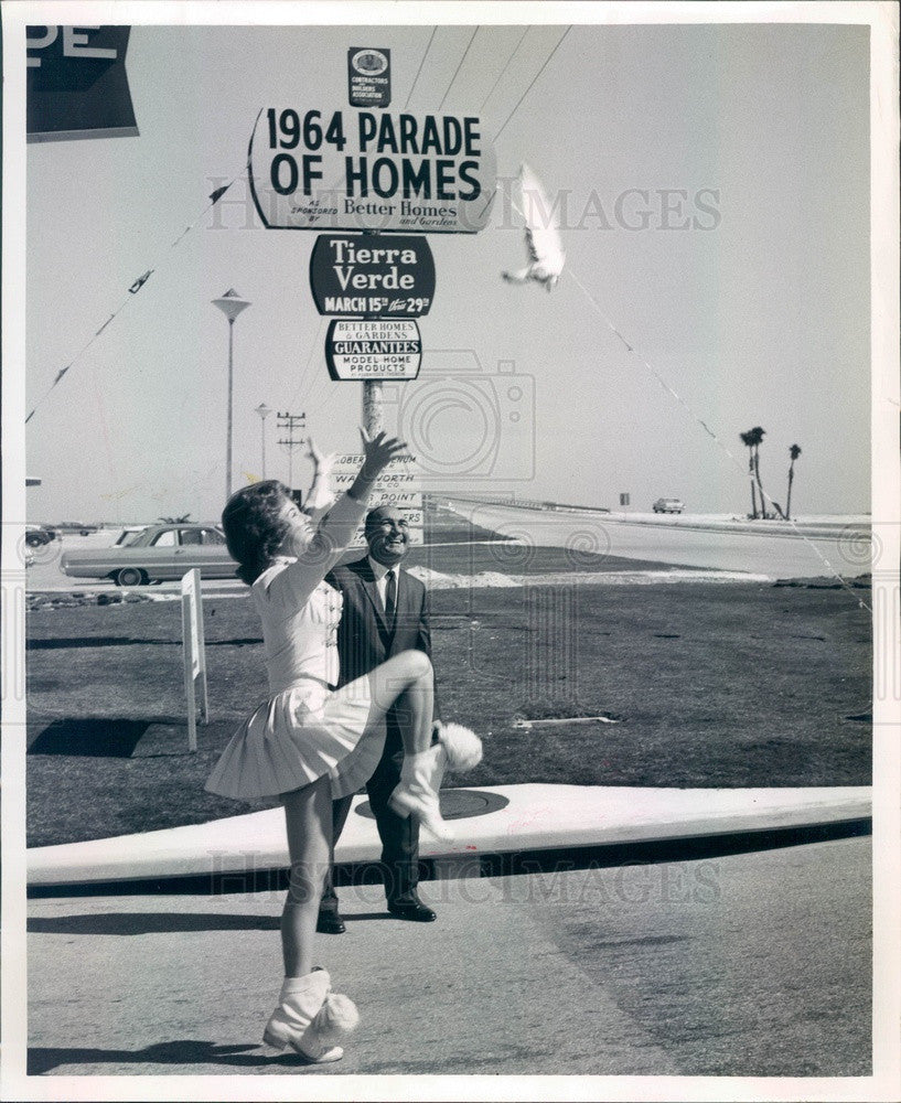 1964 FL, Miss Parade of Homes Cheryl Aurand Releases Homing Pigeons Press Photo - Historic Images