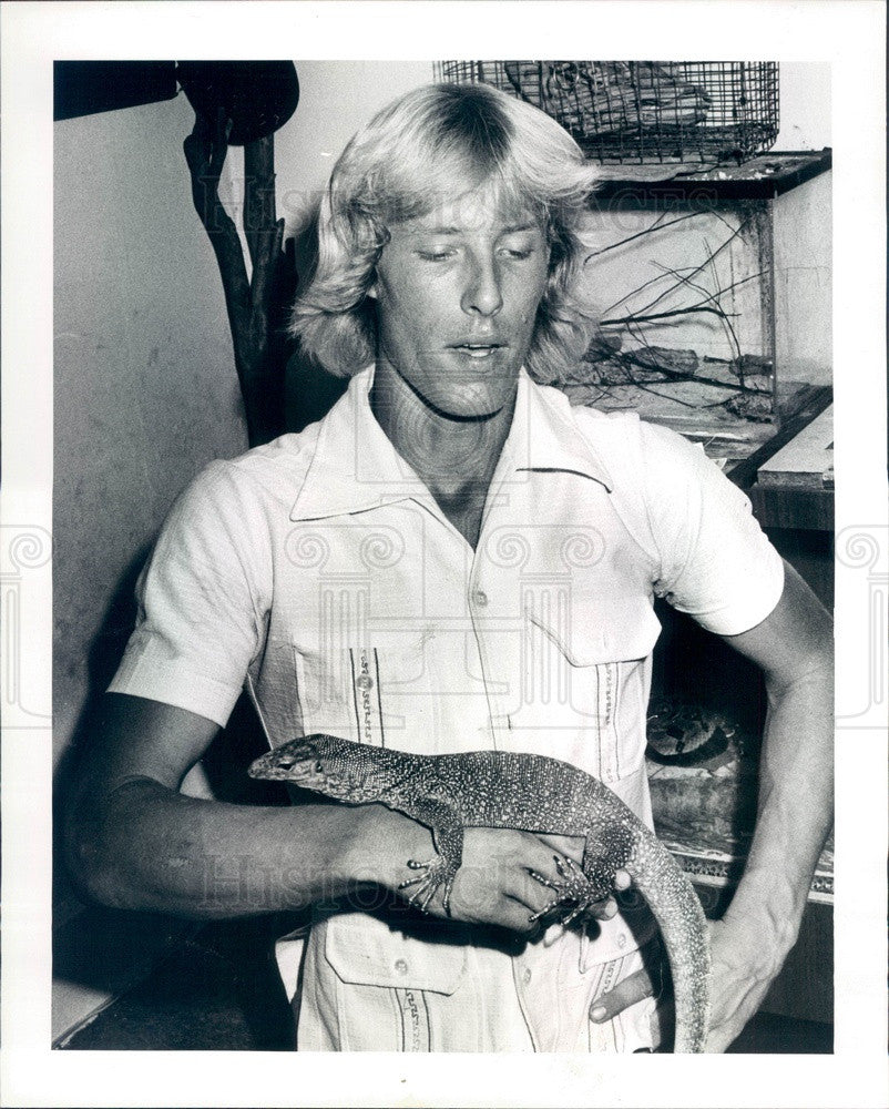 1984 St Petersburg FL Reptile Lover Joe Gephardt, Pet Monitor Lizard Press Photo - Historic Images