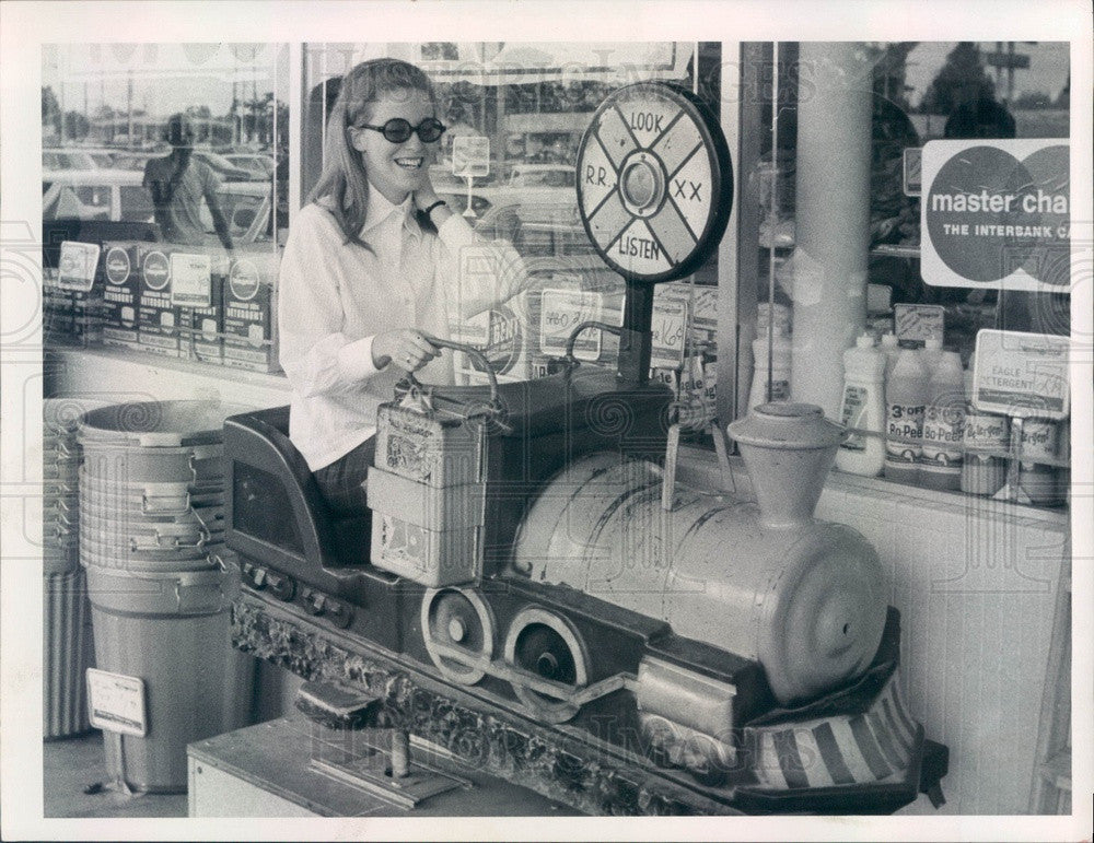 1970 St Petersburg, Florida Nancy Crouch Takes Toy Train Ride Press Photo - Historic Images