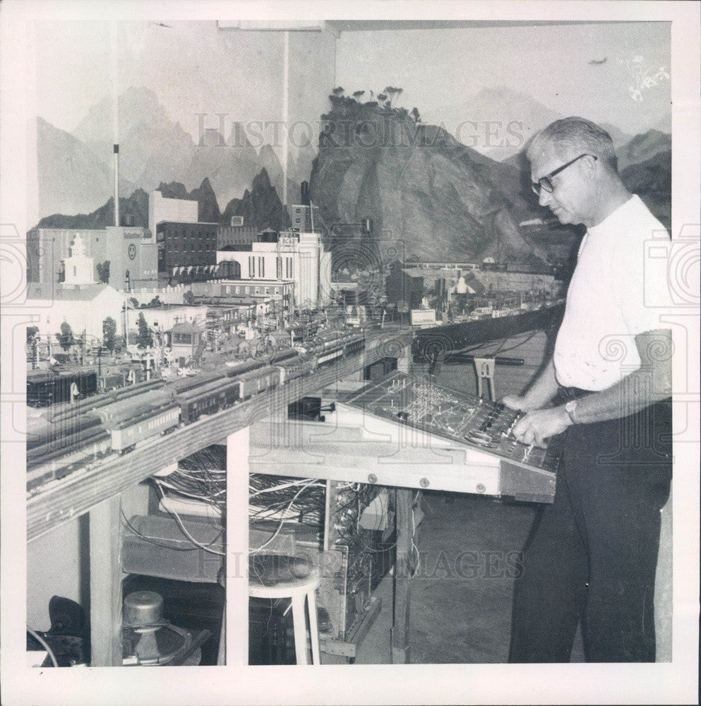 1968 St Petersburg, Florida Russel Schwartz &amp; Model Train Layout Press Photo - Historic Images