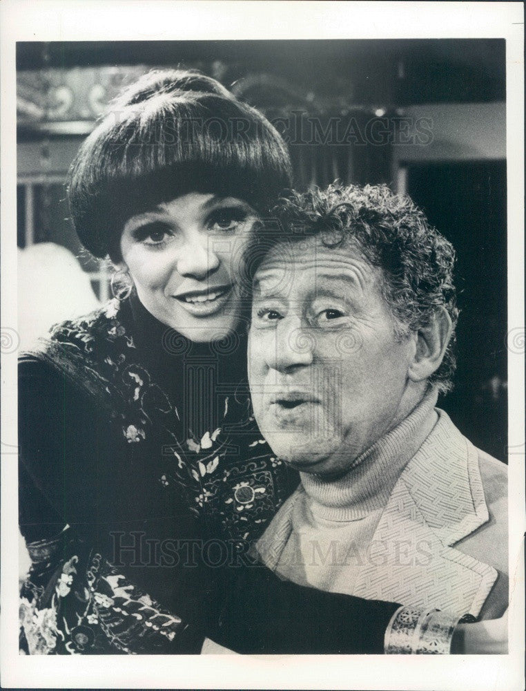 1976 Actors Jack Gilford &amp; Valerie Harper on TV Show Rhoda Press Photo - Historic Images