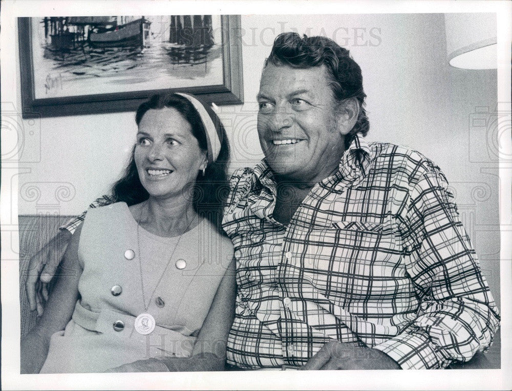 1974 Hollywood Actor Richard Egan & Wife Press Photo - Historic Images