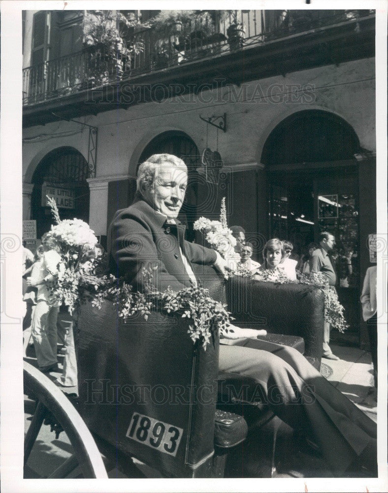 1976 Entertainer Perry Como in New Orleans French Quarter Press Photo - Historic Images