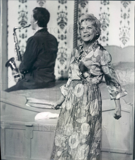 1977 Actress & Singer Dorothy Collins Press Photo - Historic Images
