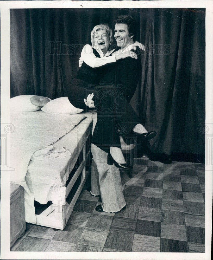 1977 Actors Dorothy Collins &amp; Ray Dash Press Photo - Historic Images