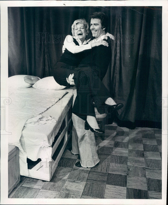 1977 Actors Dorothy Collins & Ray Dash Press Photo - Historic Images