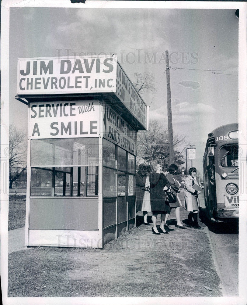 1965 Detroit, MI Bus Shelter, Outerdrive &amp; Michigan in Westborn Press Photo - Historic Images