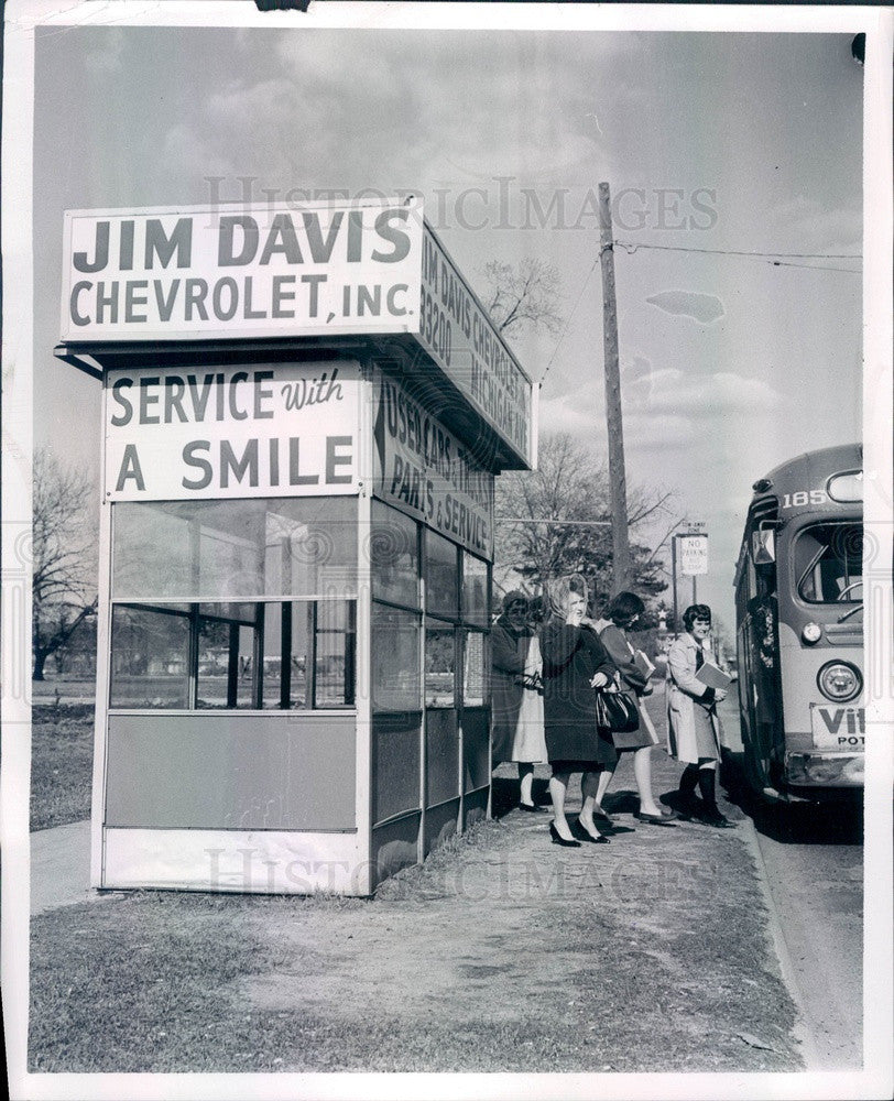 1965 Detroit, MI Bus Shelter, Outerdrive & Michigan in Westborn Press Photo - Historic Images