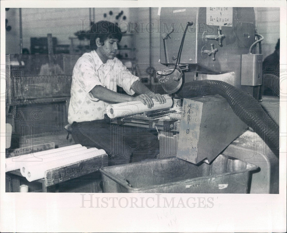 1973 Juarez, Mexico RCA Plant, Man Cutting Coils for TV Transformers Press Photo - Historic Images