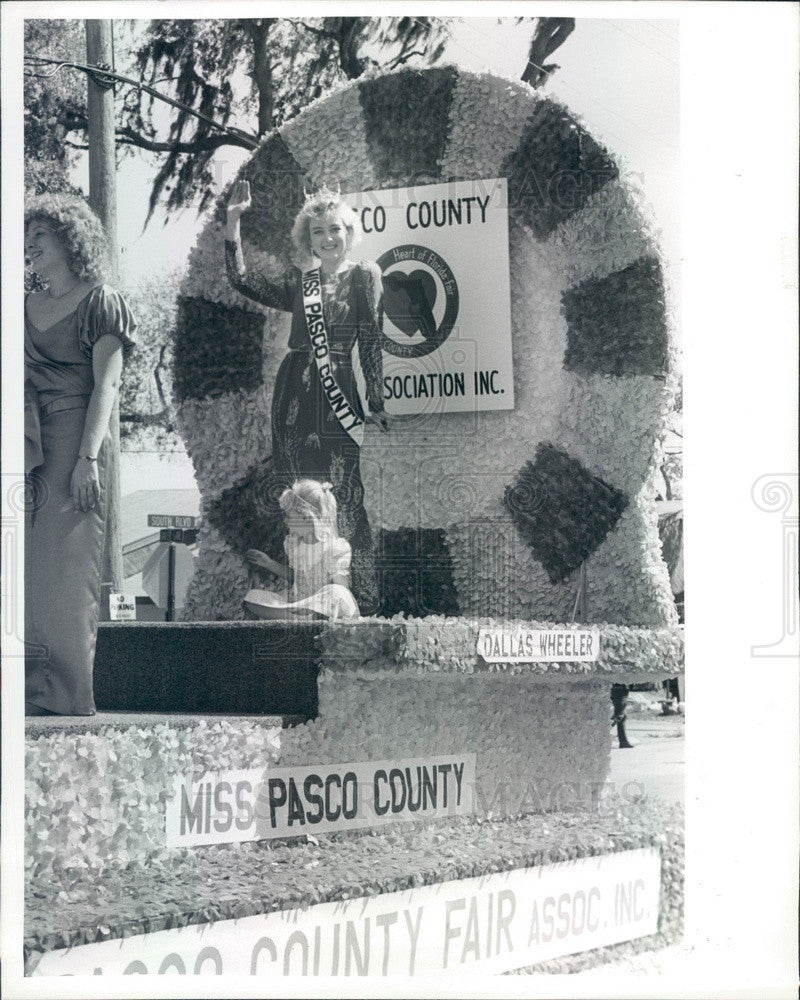 1989 Miss Pasco County, Florida Parade Float Press Photo - Historic Images
