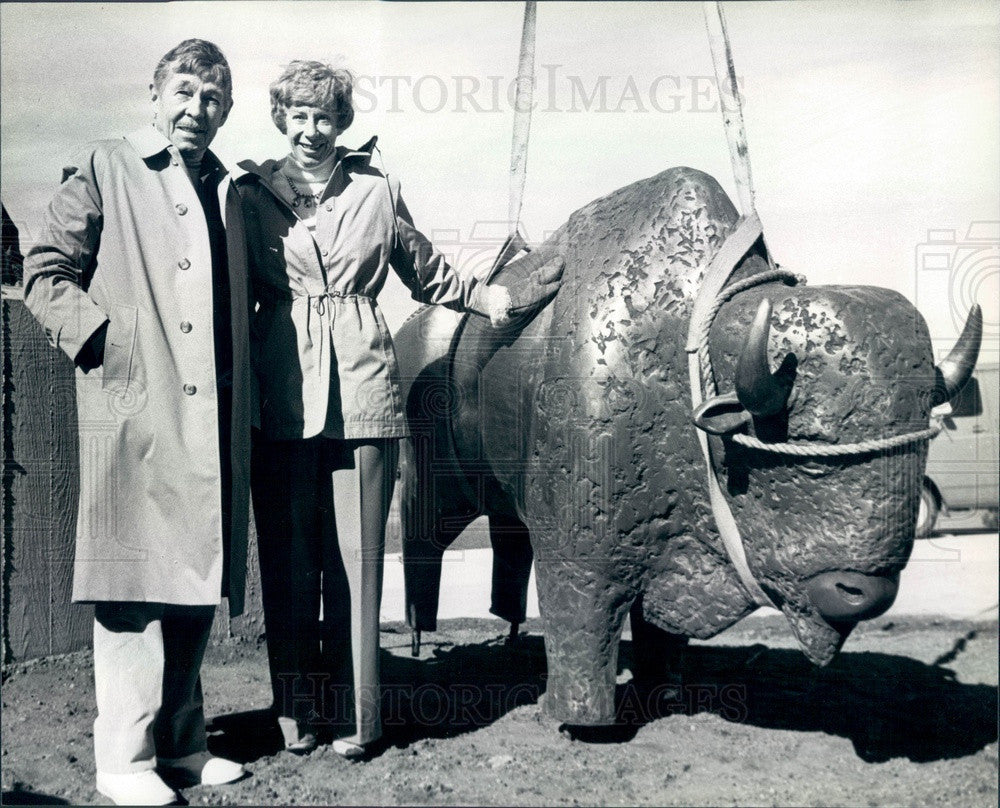 1979 Colorado Sculptor Edgar Britton with Buffalo Sculpture Press Photo - Historic Images